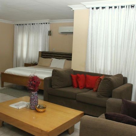 Hotel Hillside Gardens Ltd à Lagos Extérieur photo
