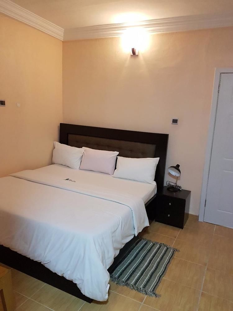 Hotel Hillside Gardens Ltd à Lagos Extérieur photo