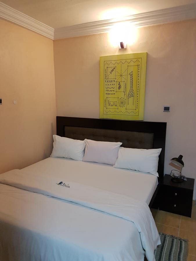 Hotel Hillside Gardens Ltd à Lagos Extérieur photo