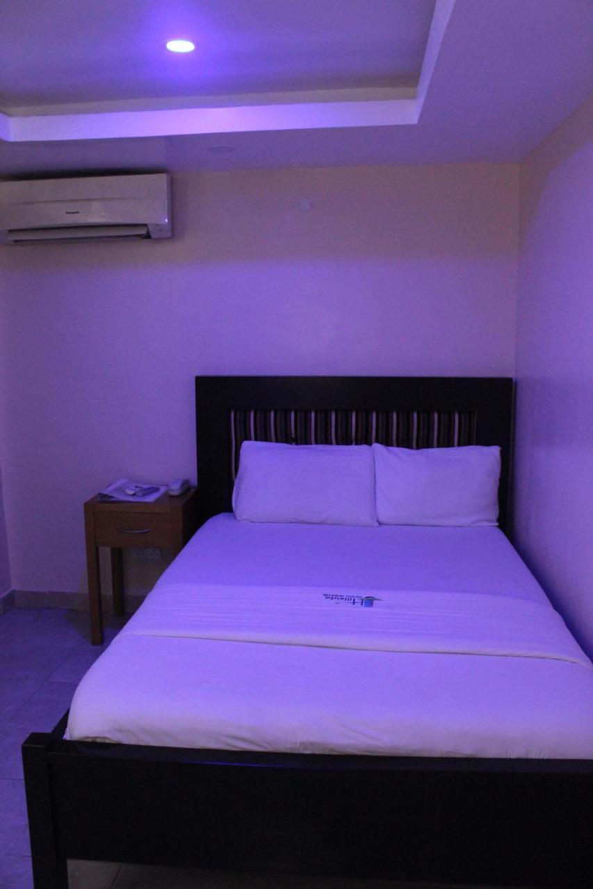 Hotel Hillside Gardens Ltd à Lagos Extérieur photo