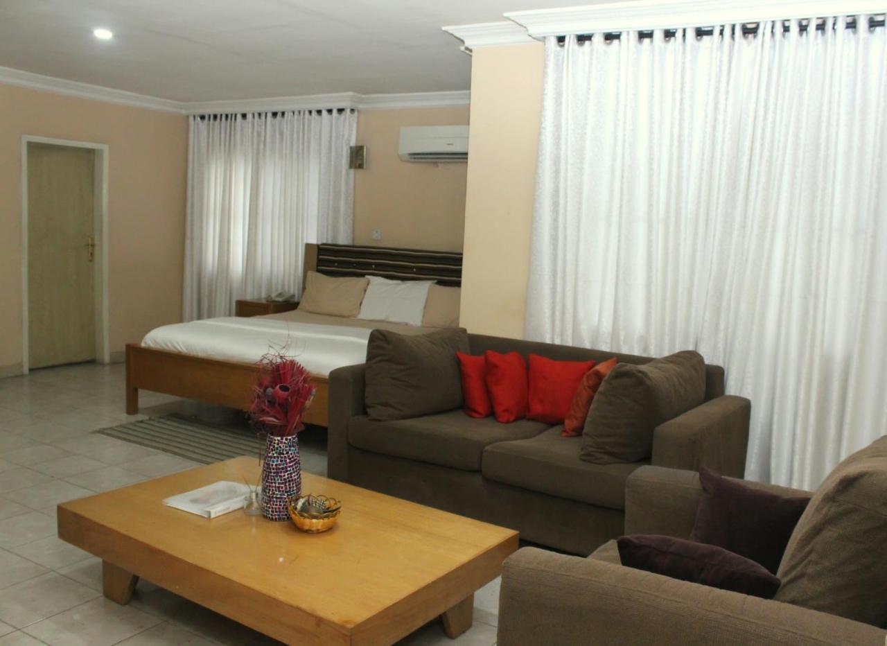 Hotel Hillside Gardens Ltd à Lagos Extérieur photo